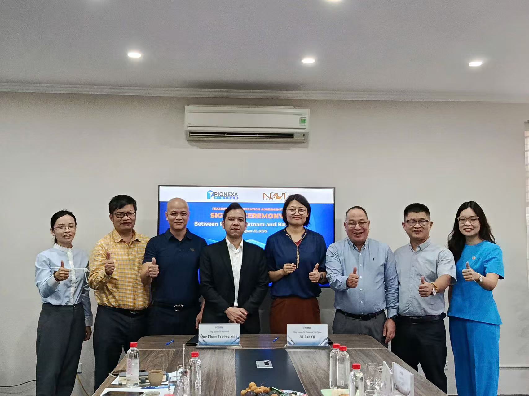 Executives from Pionexa Vietnam and Navi Software at the framework cooperation agreement signing ceremony in Hanoi